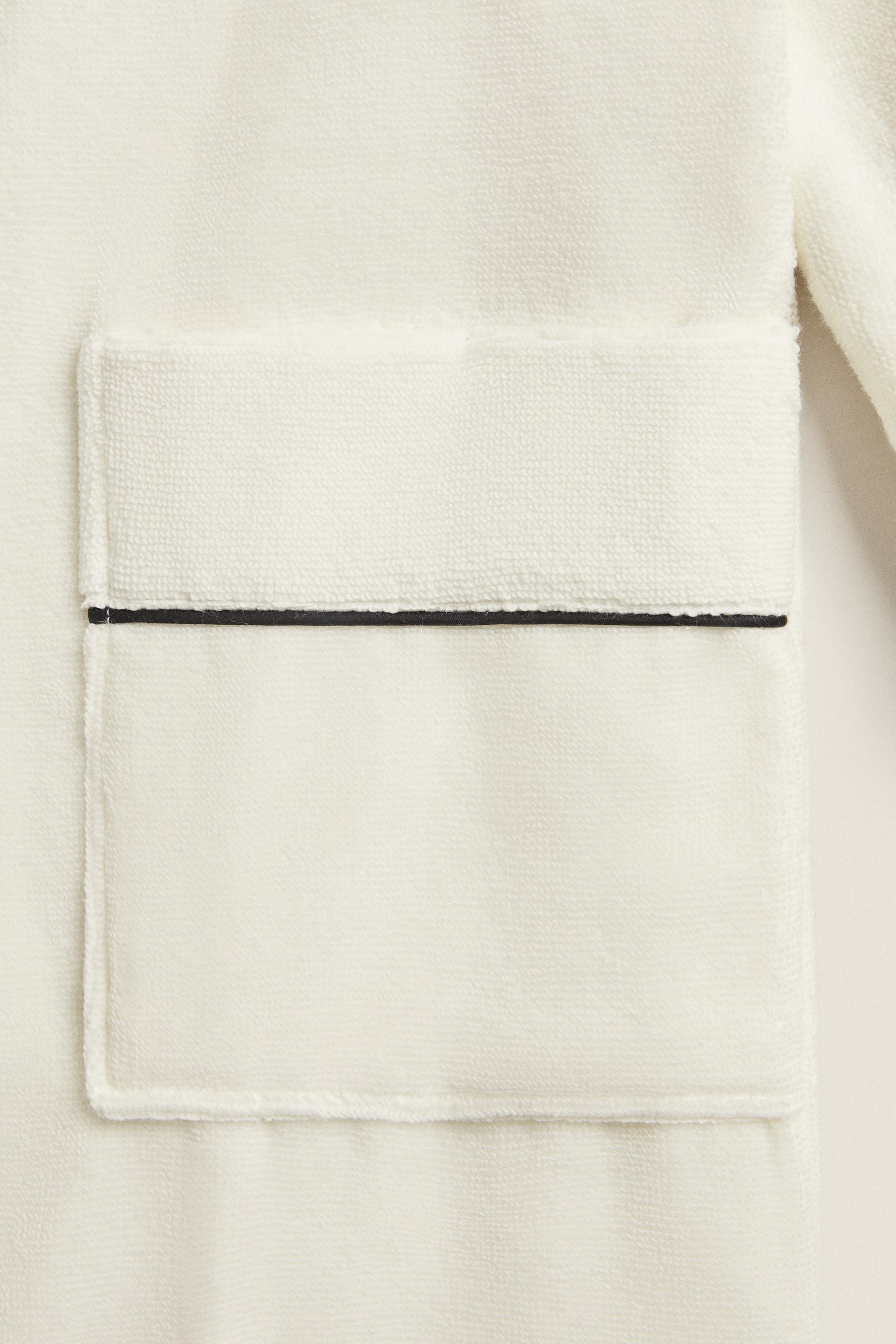 BATHROBE WITH PIPING (400 GXM²)